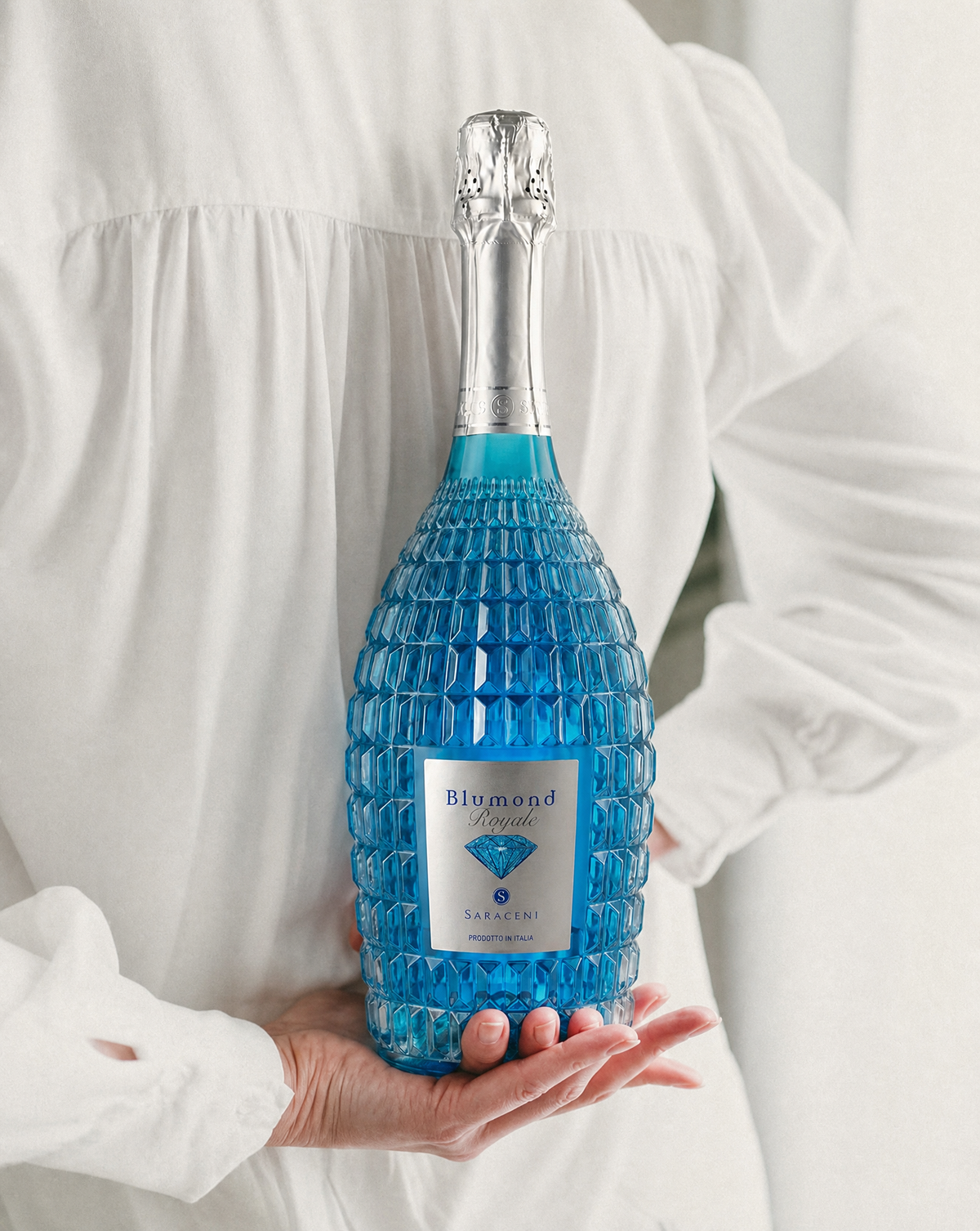 Blumond blue sparkling wine limited edition - diamond cut bottle