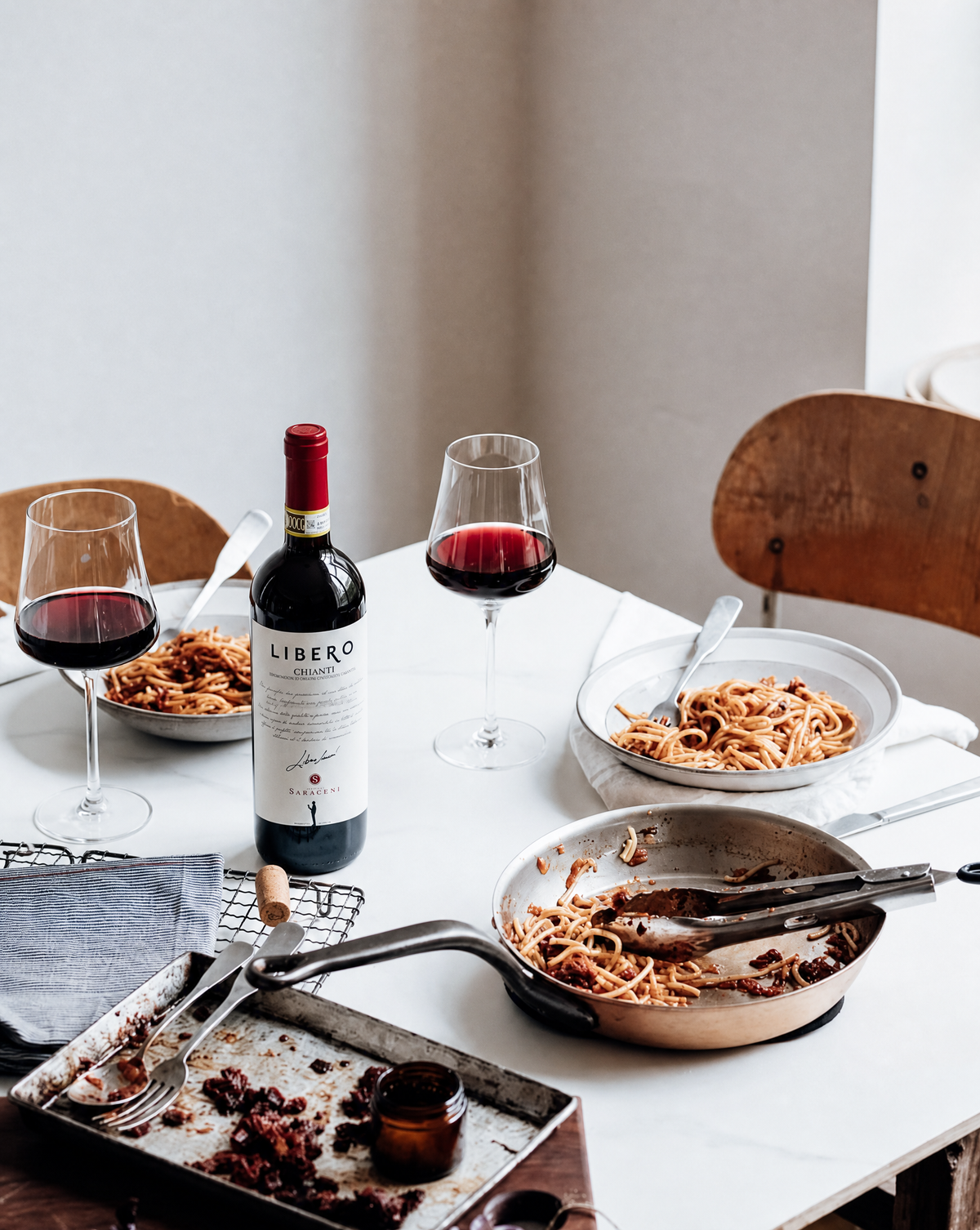 Libero Chianti — ruby red dry Chianti red wine, 750ml, Saraceni Wines (tasting visual)